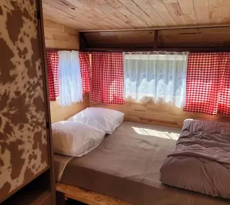 Caravane Du Far West Bouglon